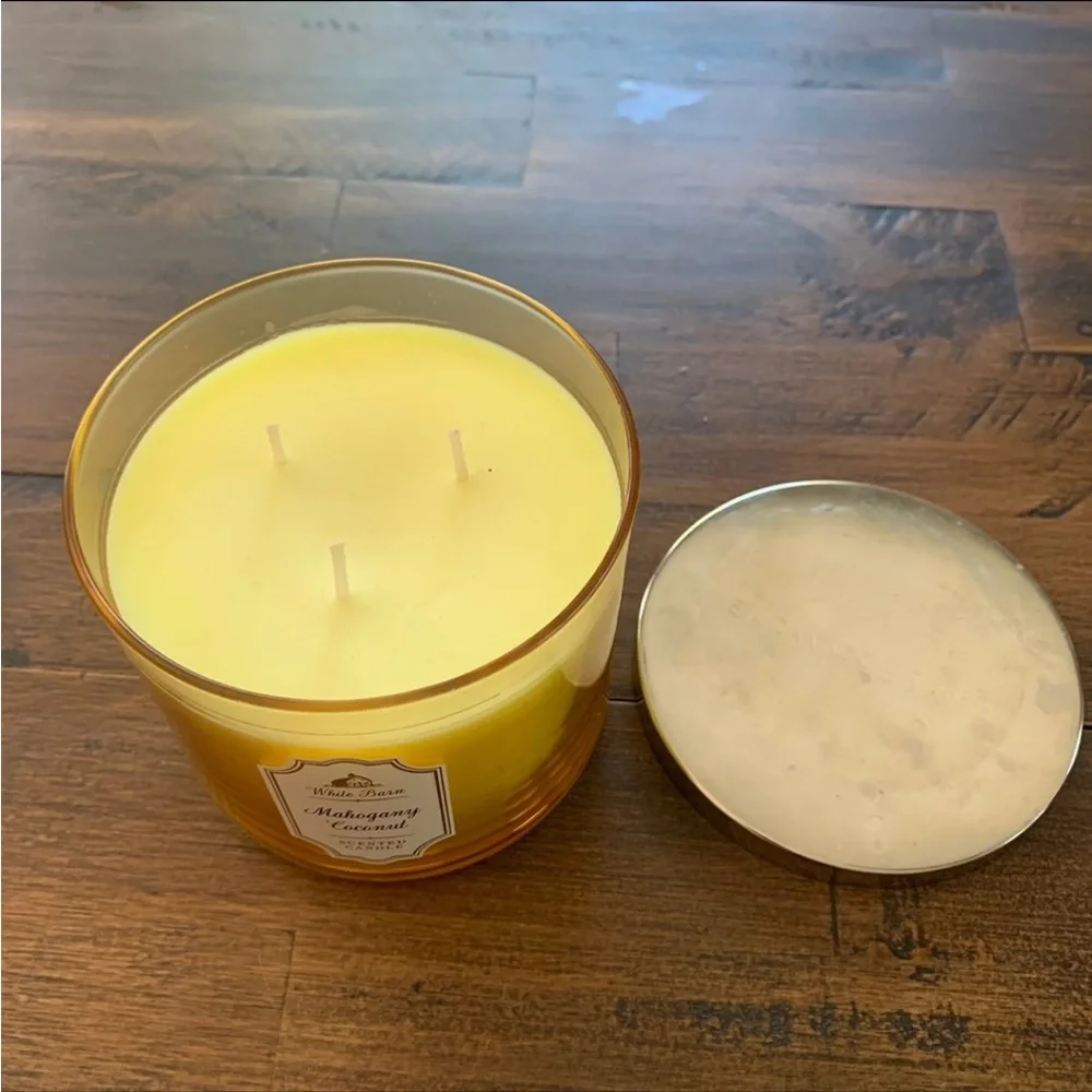 White Barn Mahogany Coconut Candle English Lavender Mahogany Woods Creamy - Picture 2 of 3